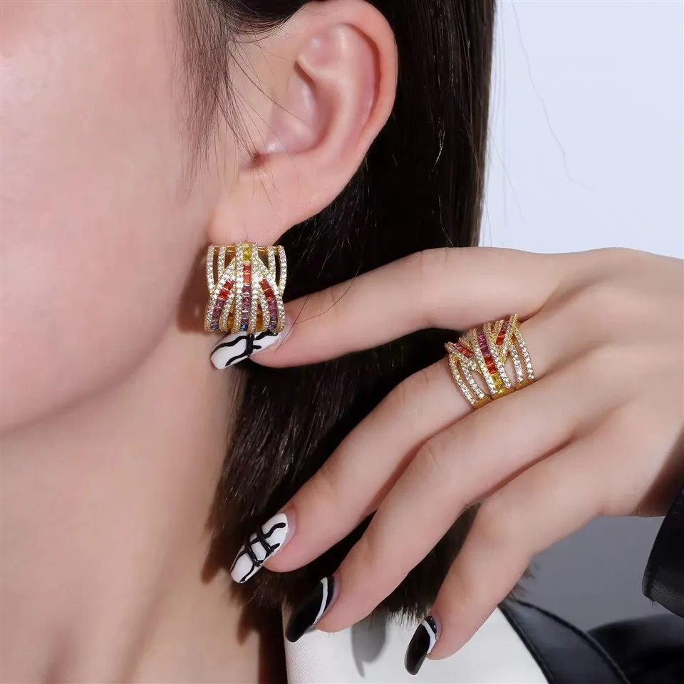 Cirkon gyűrűs fülbevaló készlet